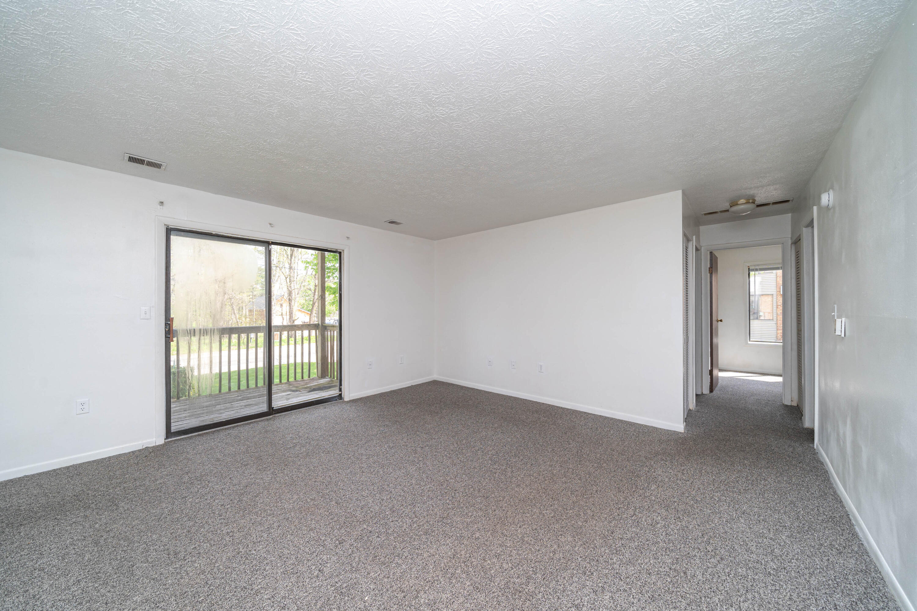 374 Riverside Drive, Unit 7 Battle Creek, MI 49015 - Photo 2 of 10 374 Riverside Dr #7 (1 of 10)