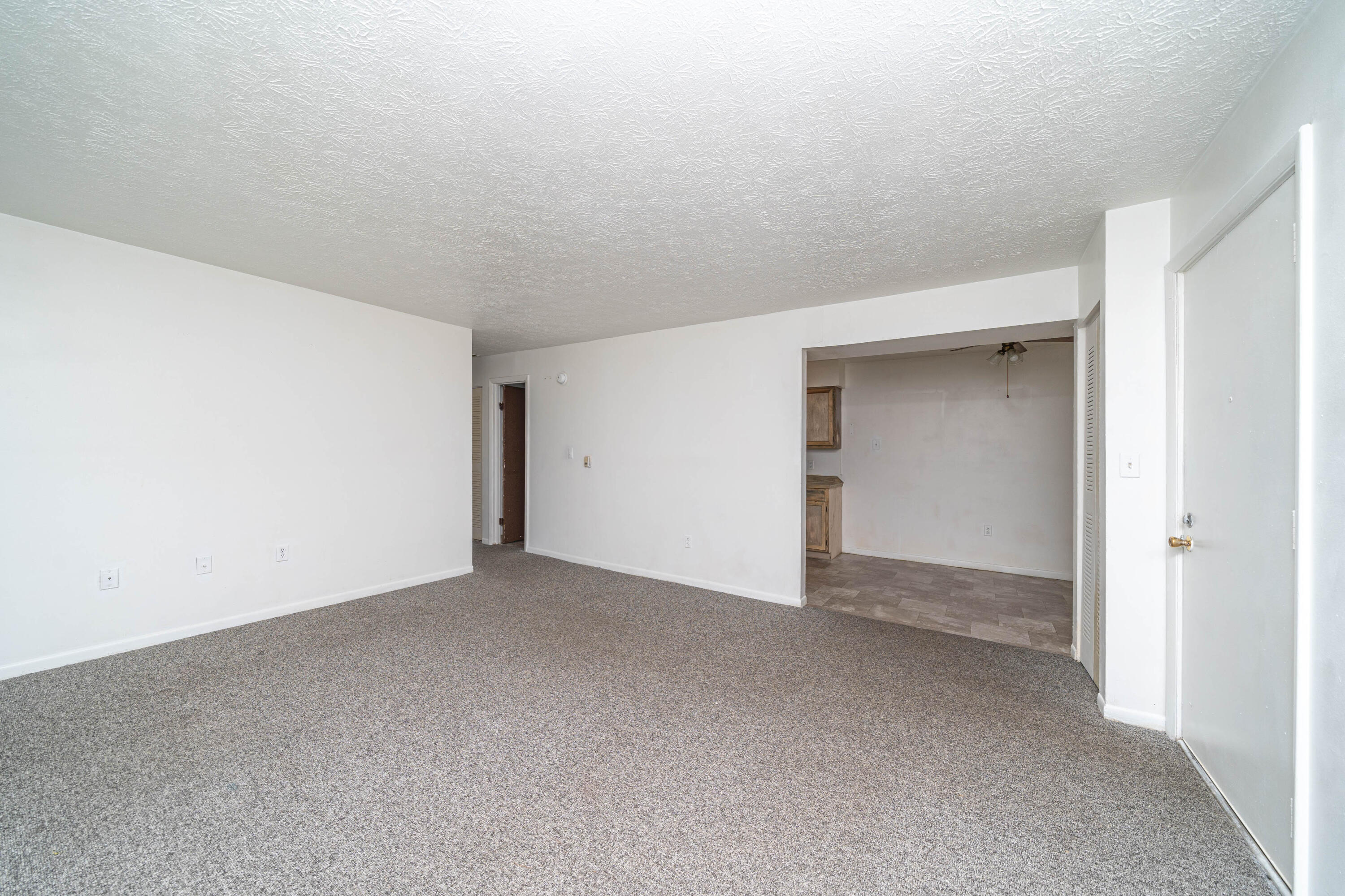 374 Riverside Drive, Unit 7 Battle Creek, MI 49015 - Photo 3 of 10 374 Riverside Dr #7 (2 of 10)