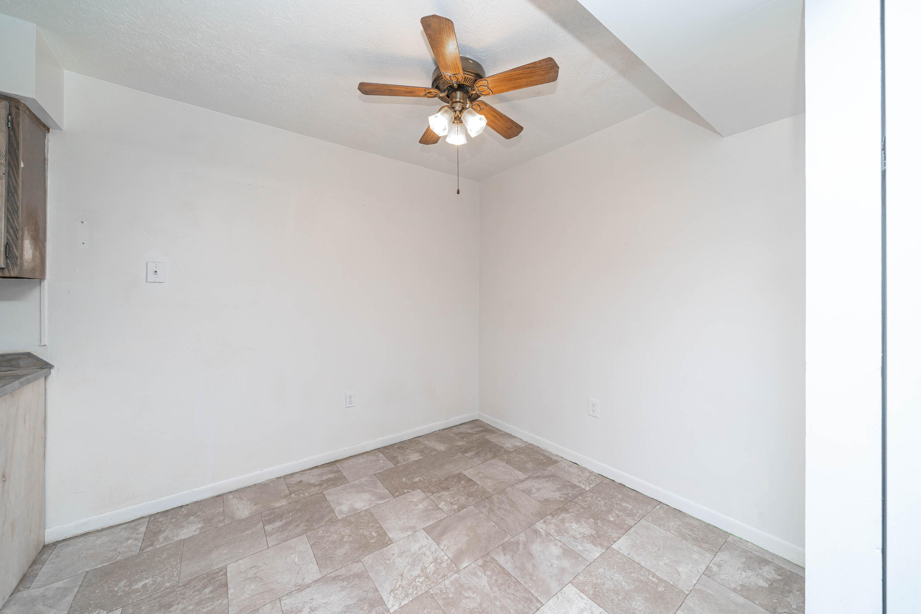 374 Riverside Drive, Unit 7 Battle Creek, MI 49015 - Photo 4 of 10 374 Riverside Dr #7 (3 of 10)