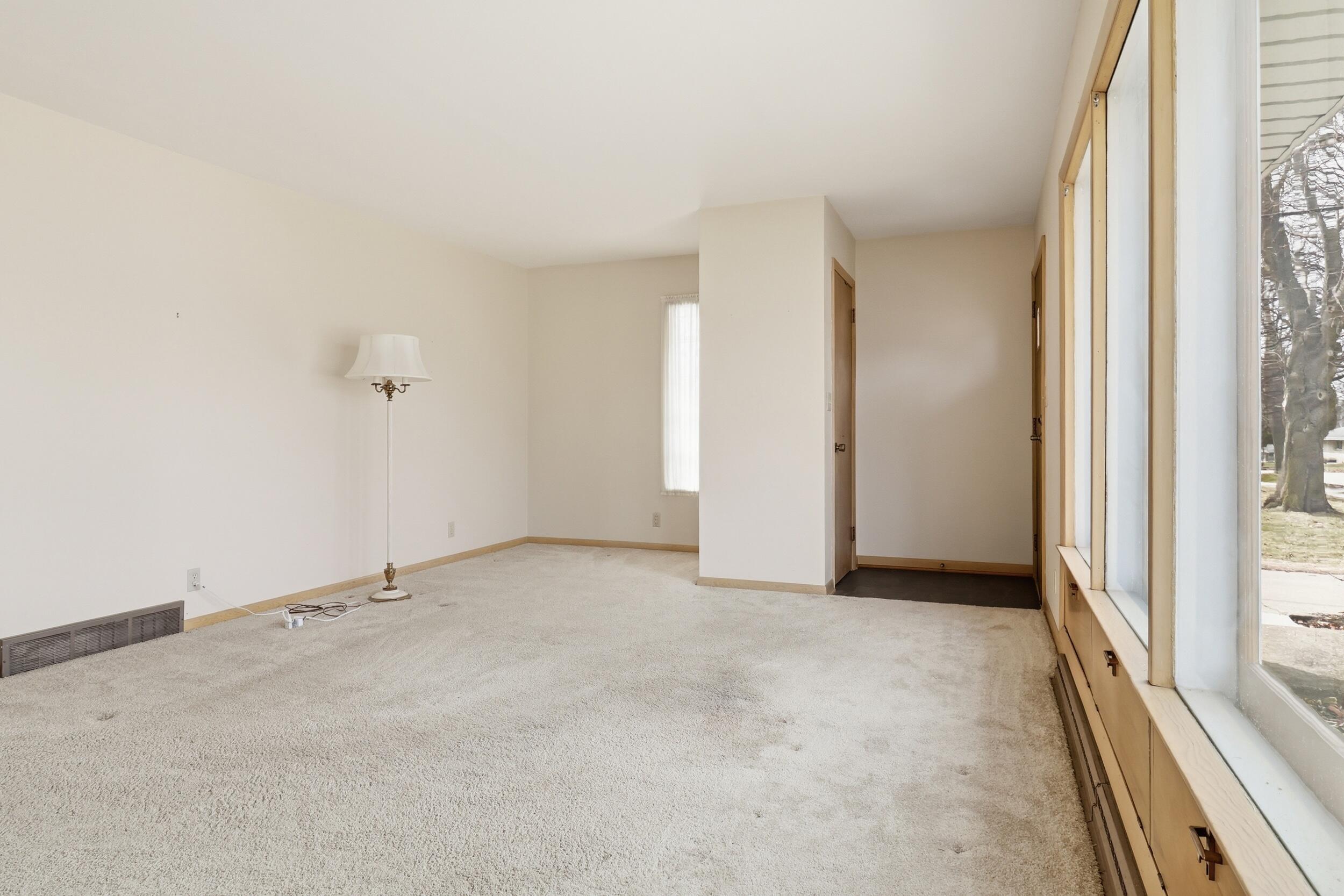 5222 Mead Road Greendale, WI 53129 - Photo 3 of 26 7_img_3337