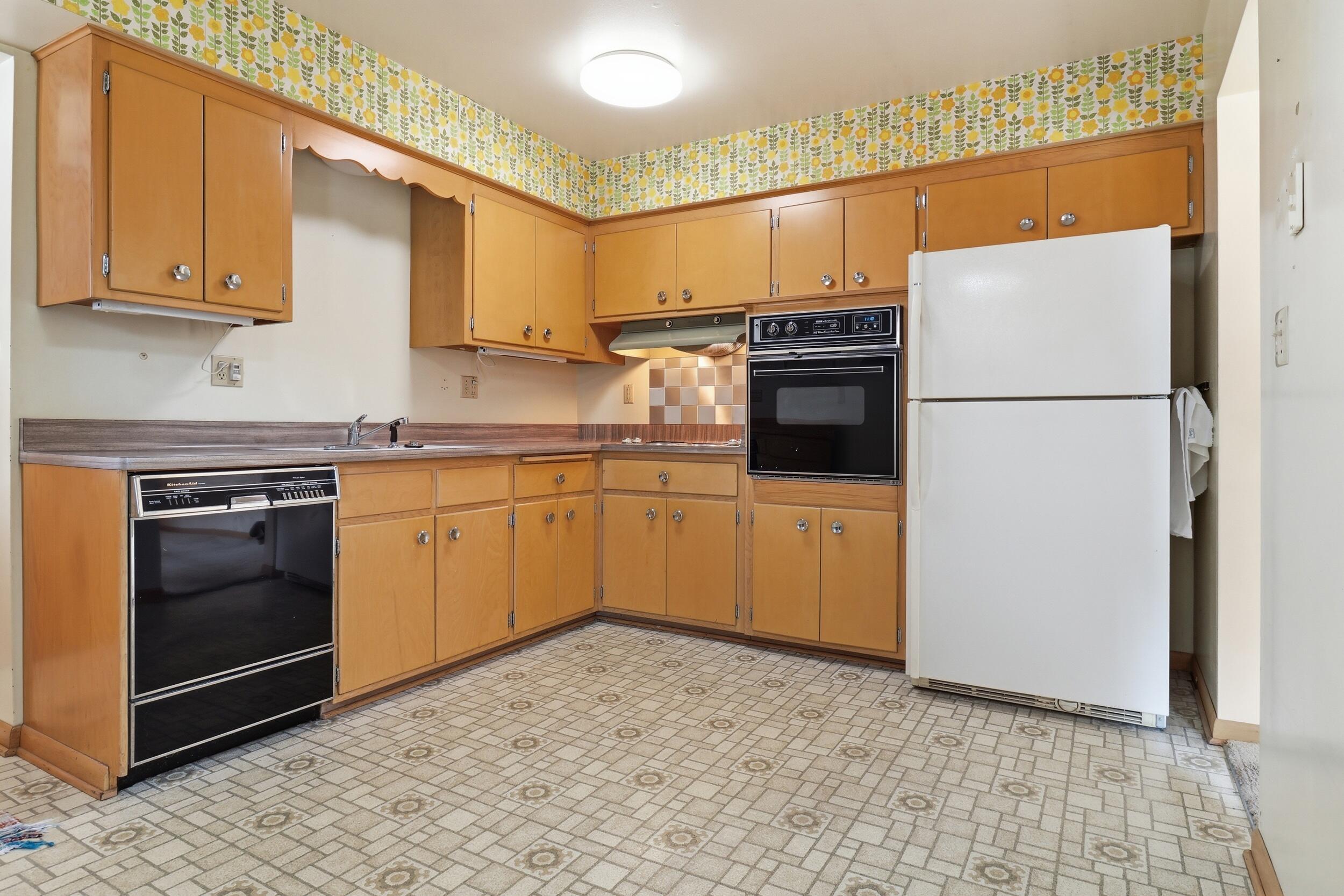 5222 Mead Road Greendale, WI 53129 - Photo 5 of 26 9_img_3349