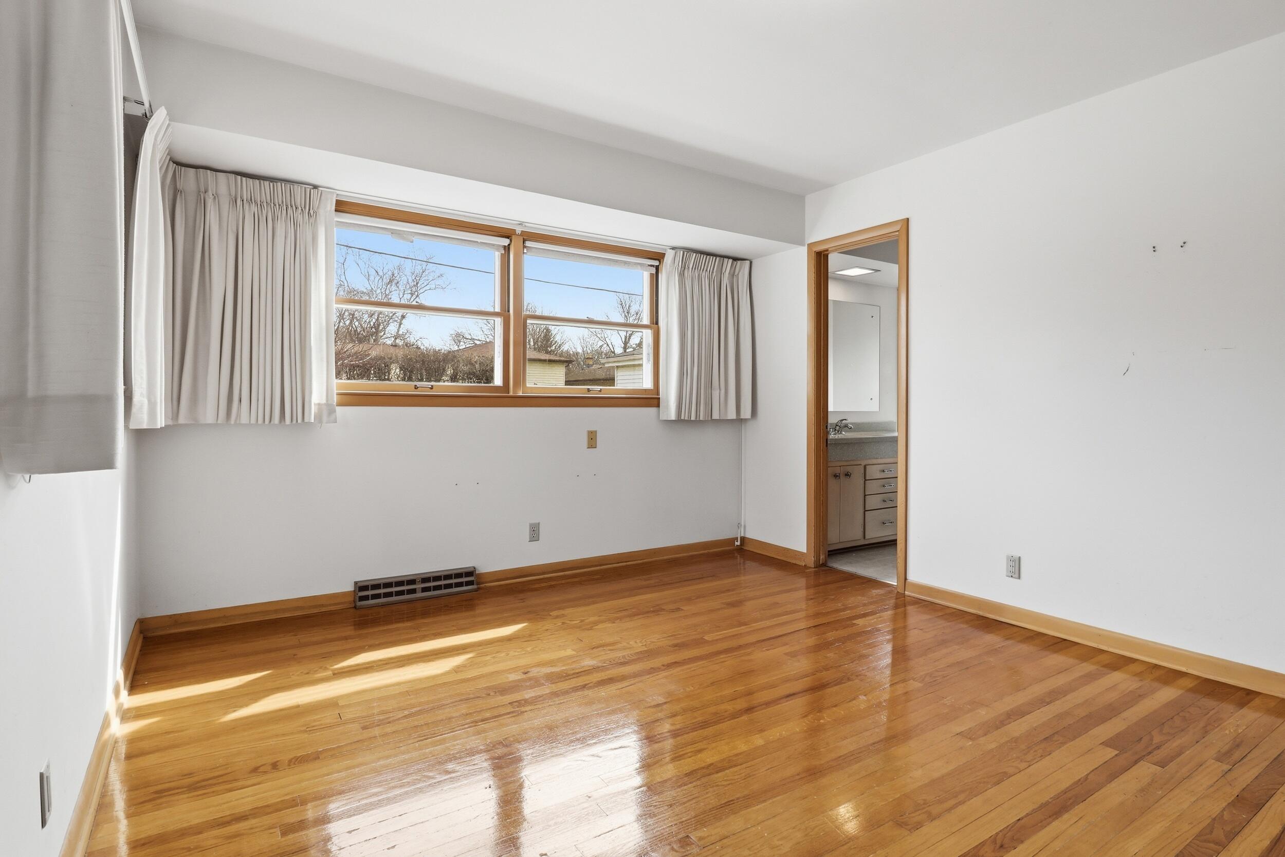 5222 Mead Road Greendale, WI 53129 - Photo 8 of 26 14_img_3376