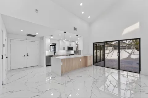 $749,900 | 6 Clubhouse Lane, Boynton Beach, FL 33436