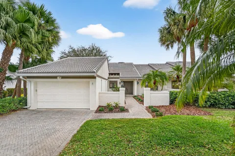 $749,900 | 6 Clubhouse Lane, Boynton Beach, FL 33436