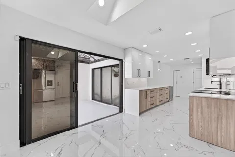 $749,900 | 6 Clubhouse Lane, Boynton Beach, FL 33436