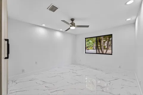 $749,900 | 6 Clubhouse Lane, Boynton Beach, FL 33436