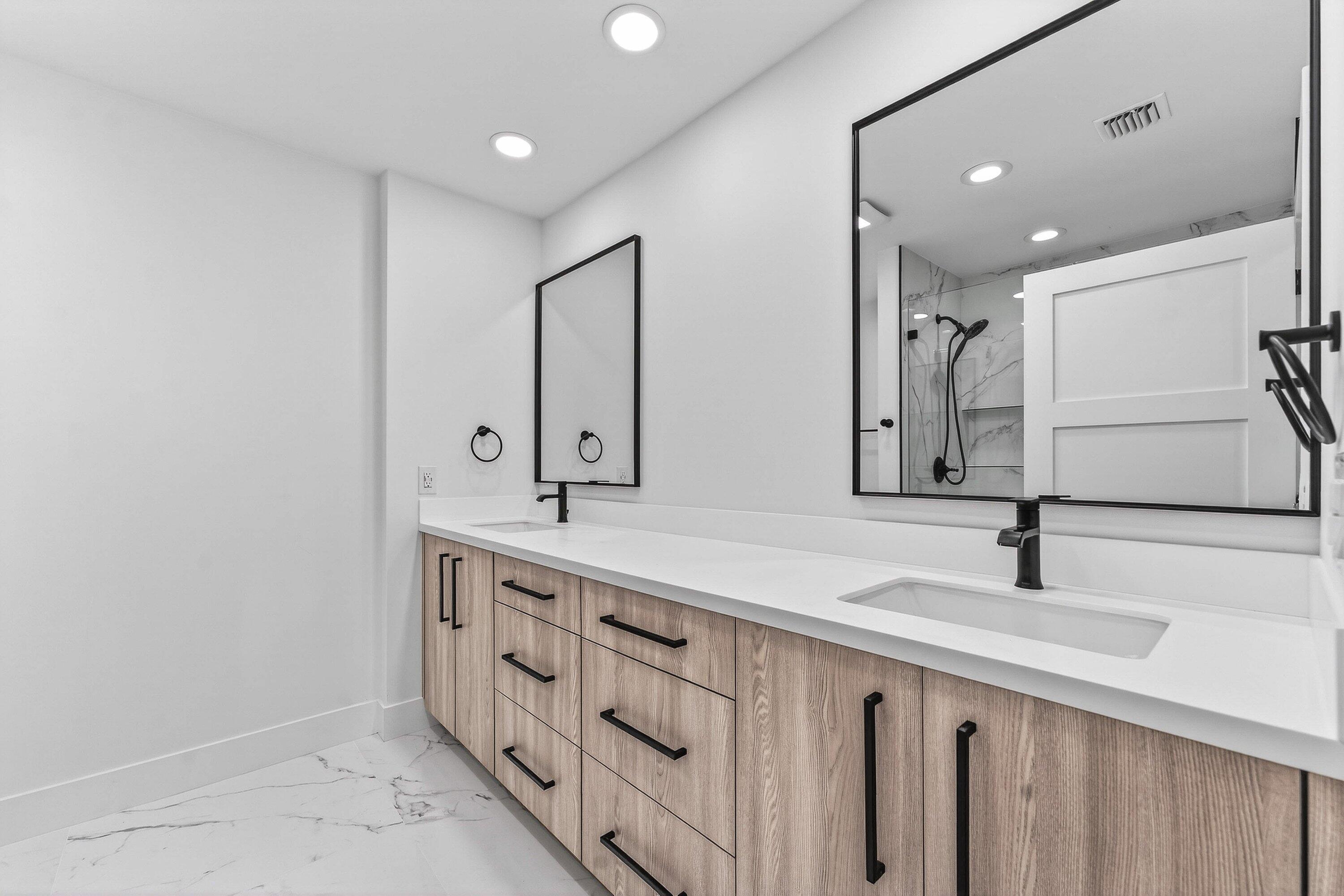 6 Clubhouse Lane Boynton Beach, FL 33436 - Photo 38 of 76 a bathroom with double sink and a mirror