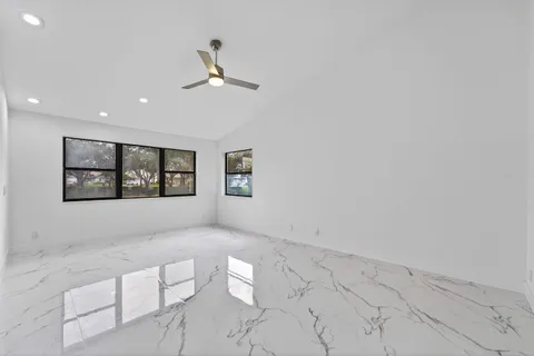 $749,900 | 6 Clubhouse Lane, Boynton Beach, FL 33436