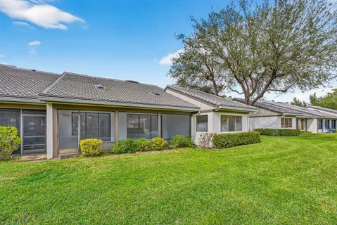 $749,900 | 6 Clubhouse Lane, Boynton Beach, FL 33436