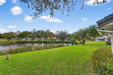 $749,900 | 6 Clubhouse Lane, Boynton Beach, FL 33436