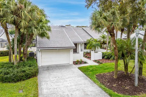 $749,900 | 6 Clubhouse Lane, Boynton Beach, FL 33436