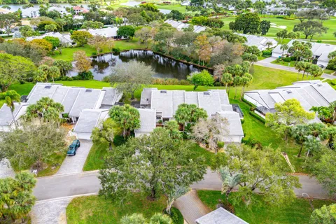 $749,900 | 6 Clubhouse Lane, Boynton Beach, FL 33436