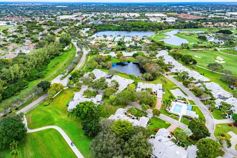 $749,900 | 6 Clubhouse Lane, Boynton Beach, FL 33436