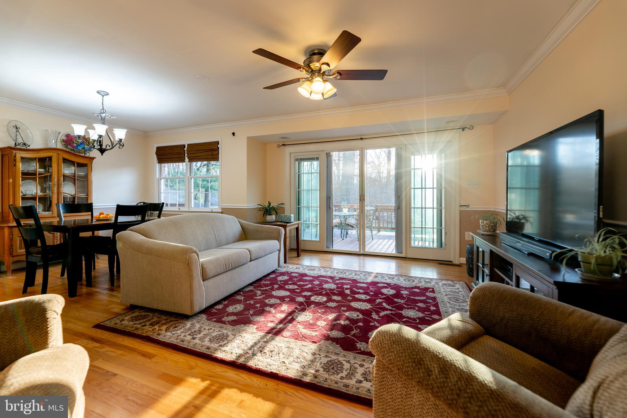 14712 Harold Road Silver Spring, MD 20905 - Photo 16 of 37 Living Room