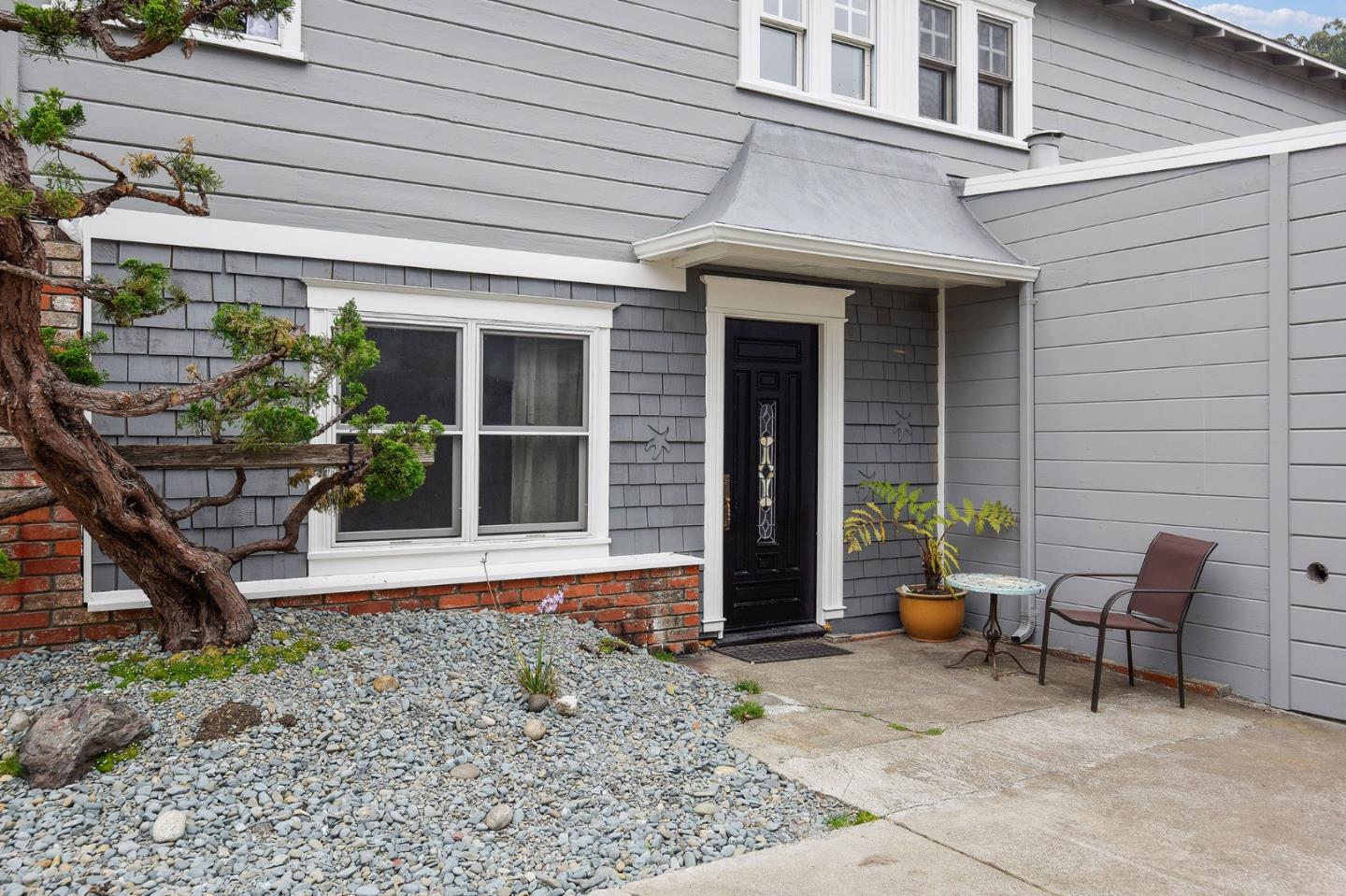 554 Brighton Road Pacifica, CA 94044 - Photo 24 of 50 a view of a lounge chair in the patio
