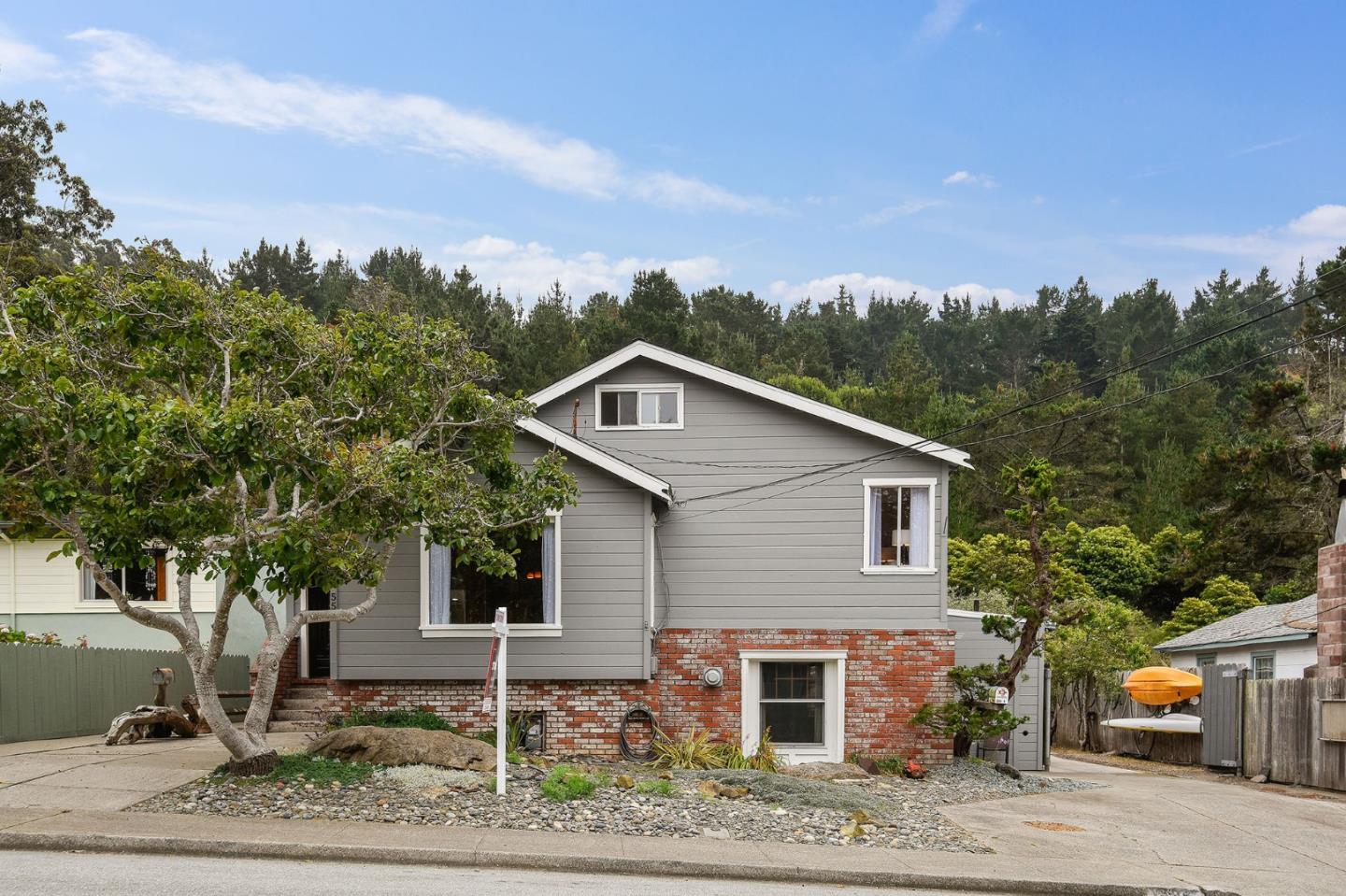 554 Brighton Road Pacifica, CA 94044 - Photo 3 of 50 a front view of a house with a yard