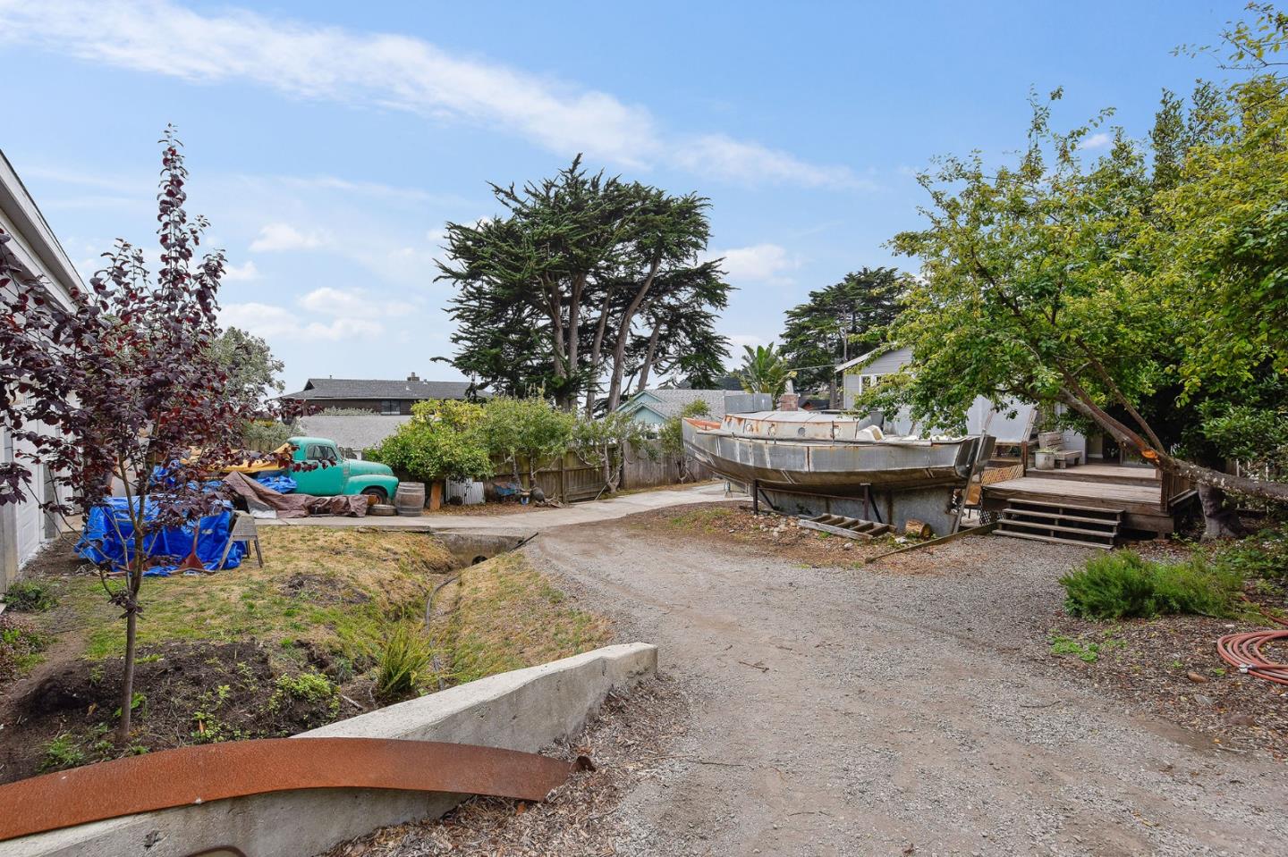 554 Brighton Road Pacifica, CA 94044 - Photo 46 of 50 a view of a backyard with sitting area