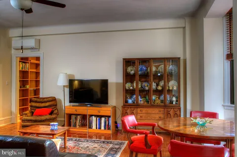 $449,000 | 250 South 13th Street, Unit 4C, Philadelphia, PA 19107