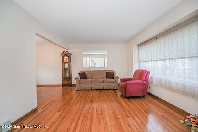 147 Lyndale Avenue Staten Island, NY 10312 - Photo 5 of 23 thumbnail_image18