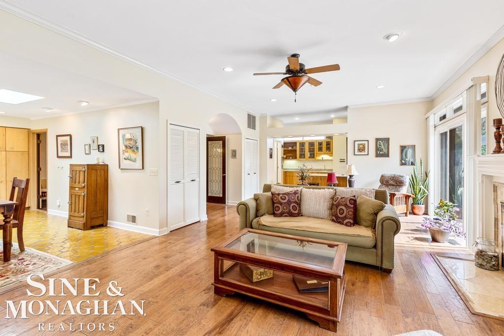 617 Rivard Boulevard Grosse Pointe, MI 48230 - Photo 10 of 44 50105992-10.JPG