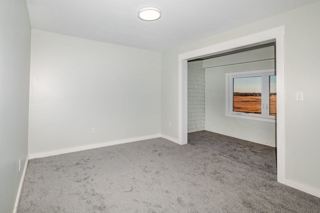 449 Ocean Boulevard, Unit 305 Hampton, NH 03842 - Photo 18 of 28 an empty room that has a window