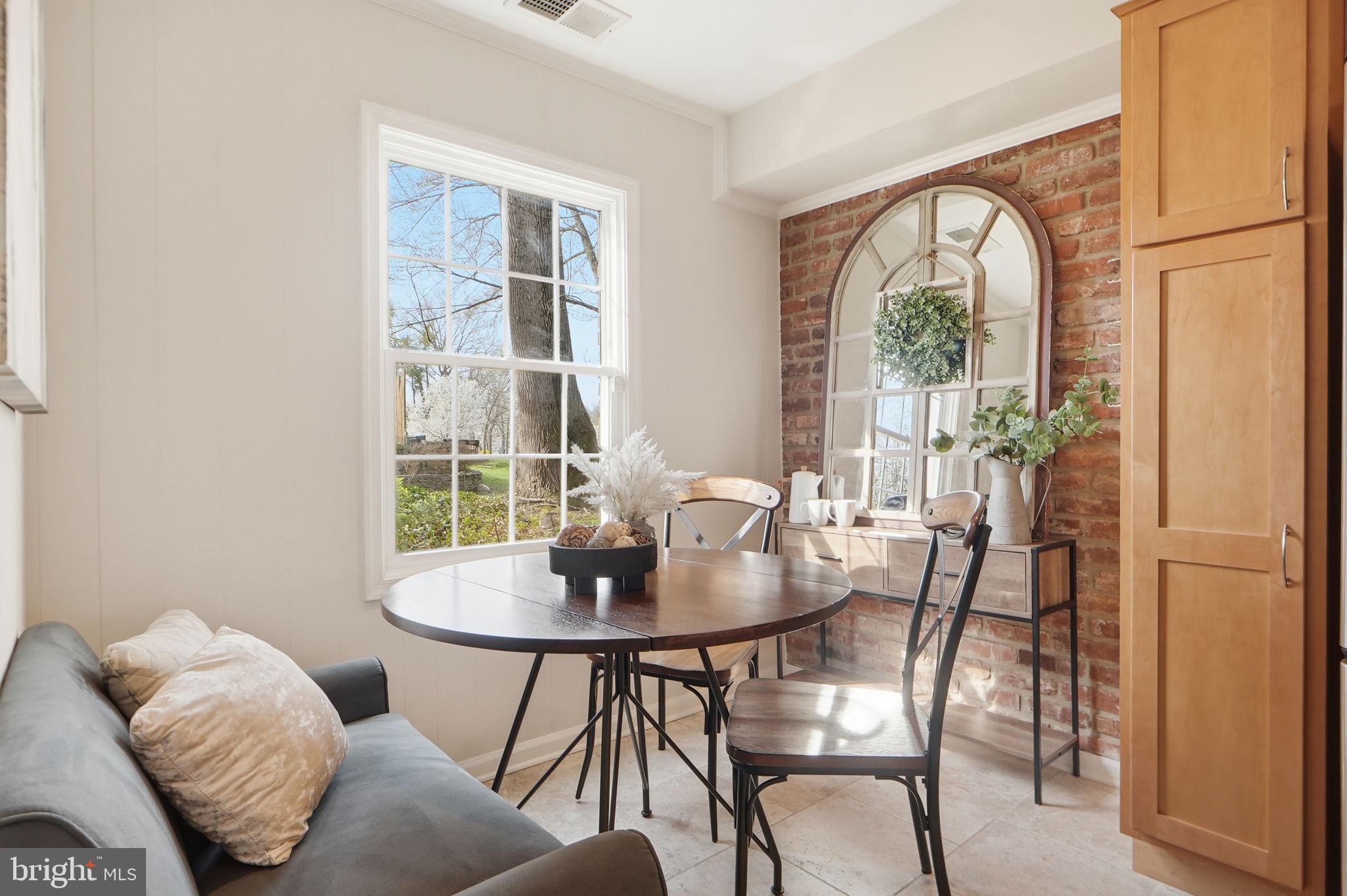 8230 Carrleigh Parkway, Unit 84 Springfield, VA 22152 - Photo 8 of 26 Eat-In Breakfast Nook