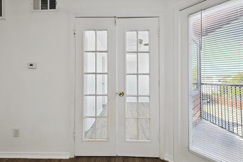 9839 Walnut Street, Unit 306 Dallas, TX 75243 - Photo 5 of 32 a view of bathroom with a glass door and a window