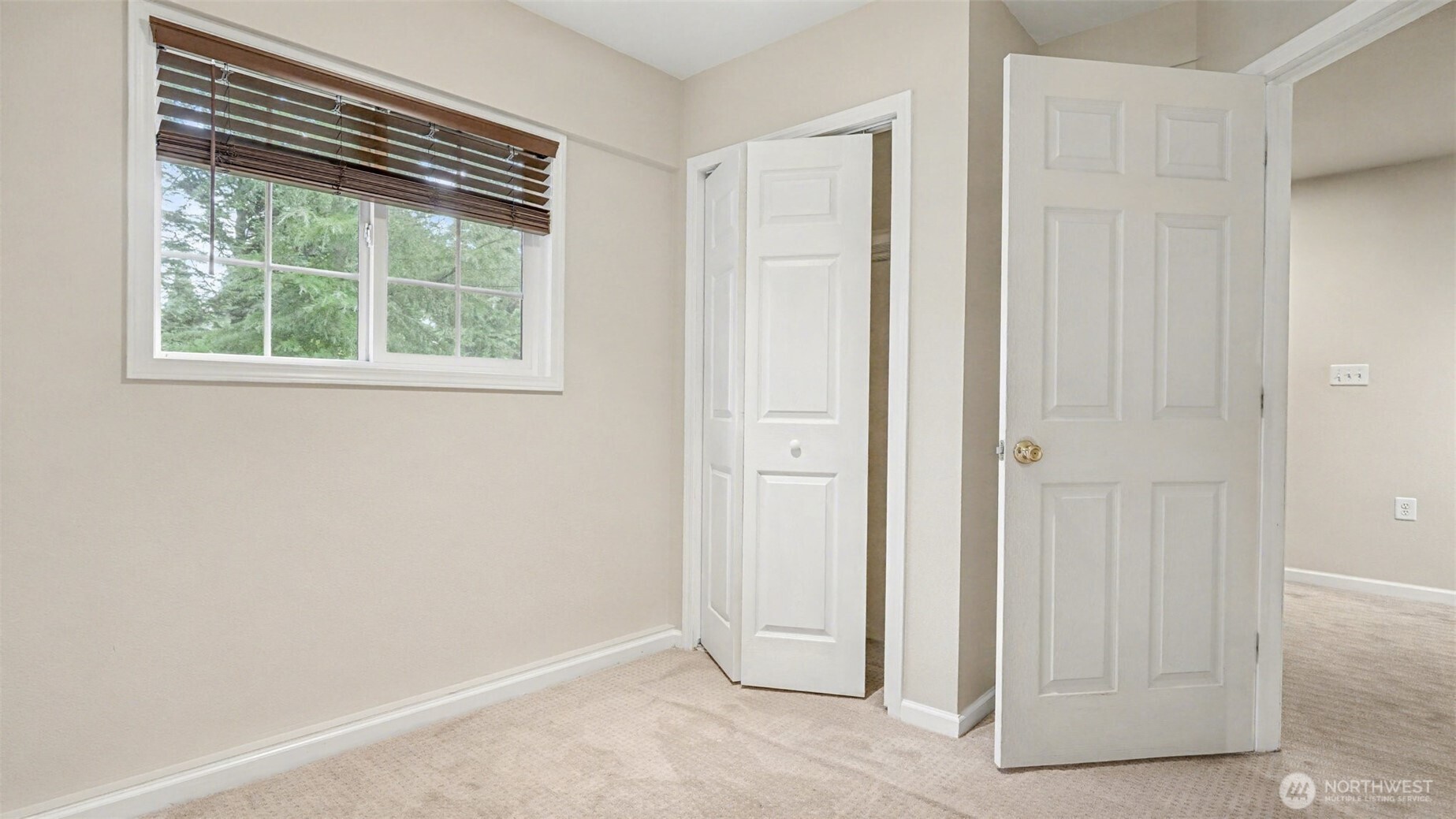 6201 Island Crest Way Mercer Island, WA 98040 - Photo 13 of 40 an empty room with windows
