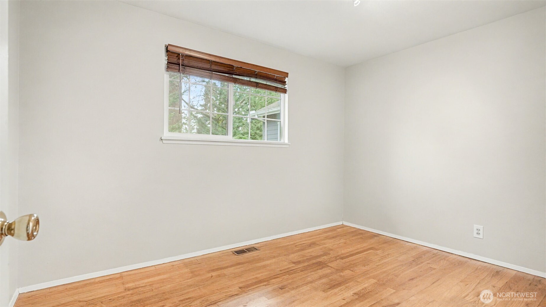 6201 Island Crest Way Mercer Island, WA 98040 - Photo 21 of 40 an empty room with a window
