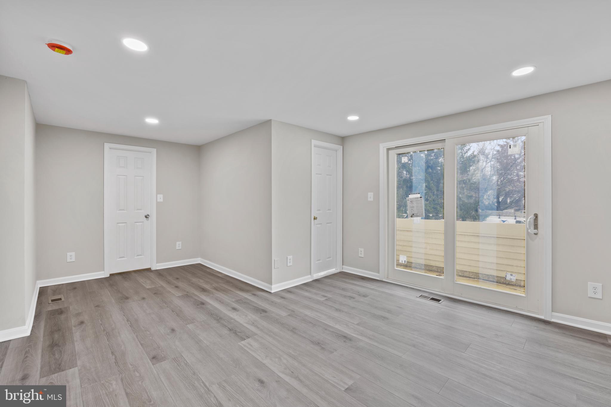 8705 Ferrysburg Way Gaithersburg, MD 20886 - Photo 20 of 38 Master bedroom