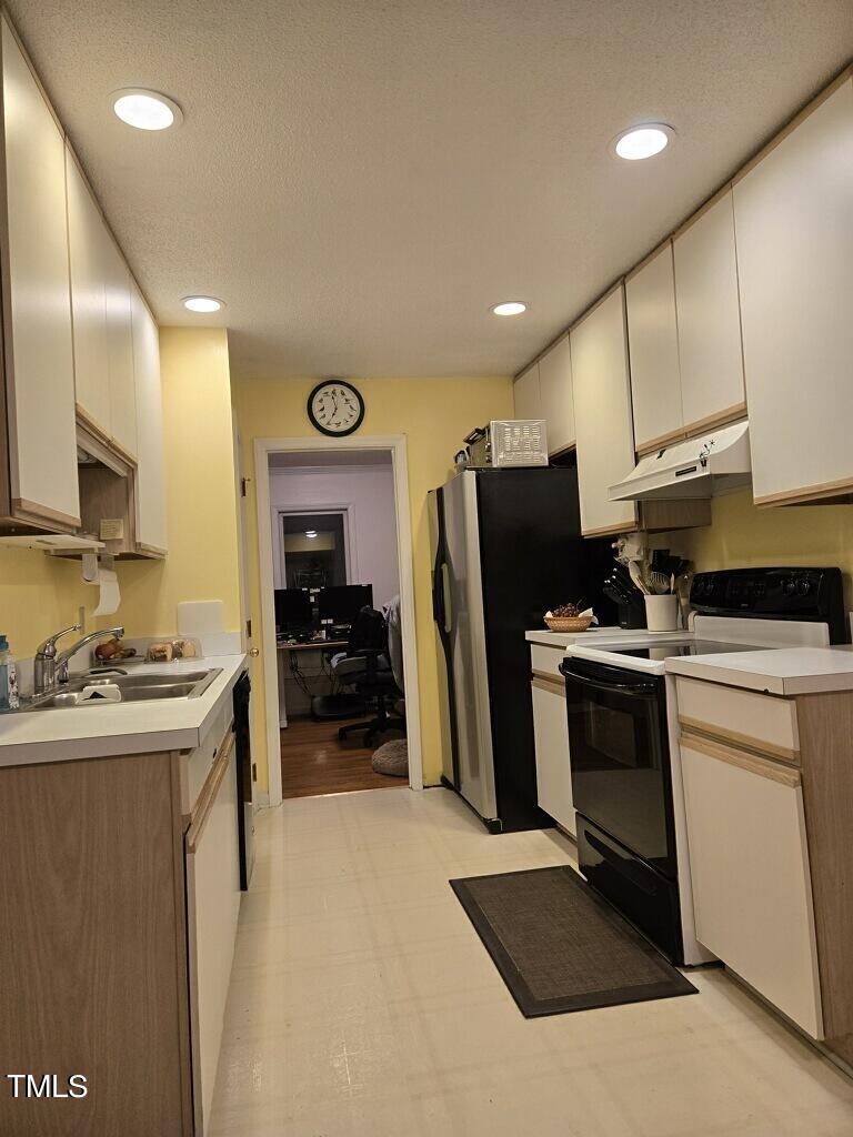 7613 Secluded Acres Road Apex, NC 27523 - Photo 10 of 18 kitchen4