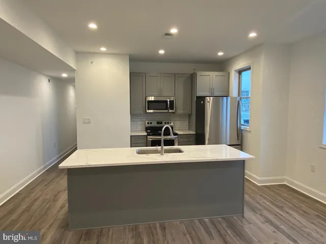 a view of terrace with city view