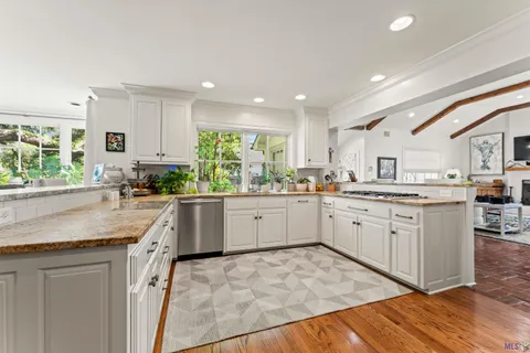 $1,595,000 | 3147 East Lakeshore Drive, Baton Rouge, LA 70808