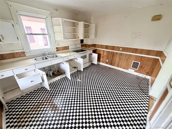 a view of entryway and hall