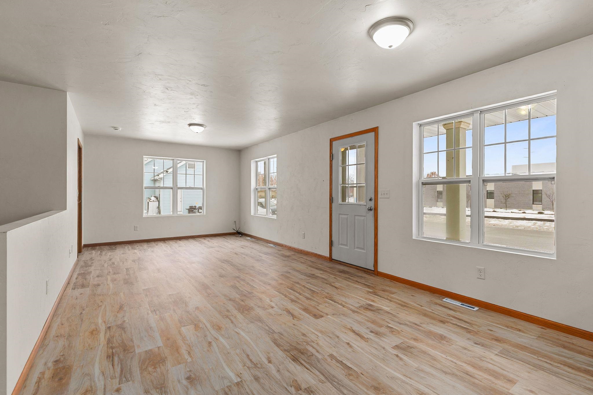 112 Broad Street Oshkosh, WI 54901 - Photo 7 of 19