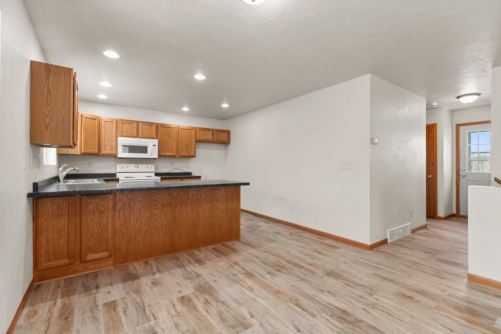 112 Broad Street Oshkosh, WI 54901 - Photo 8 of 19