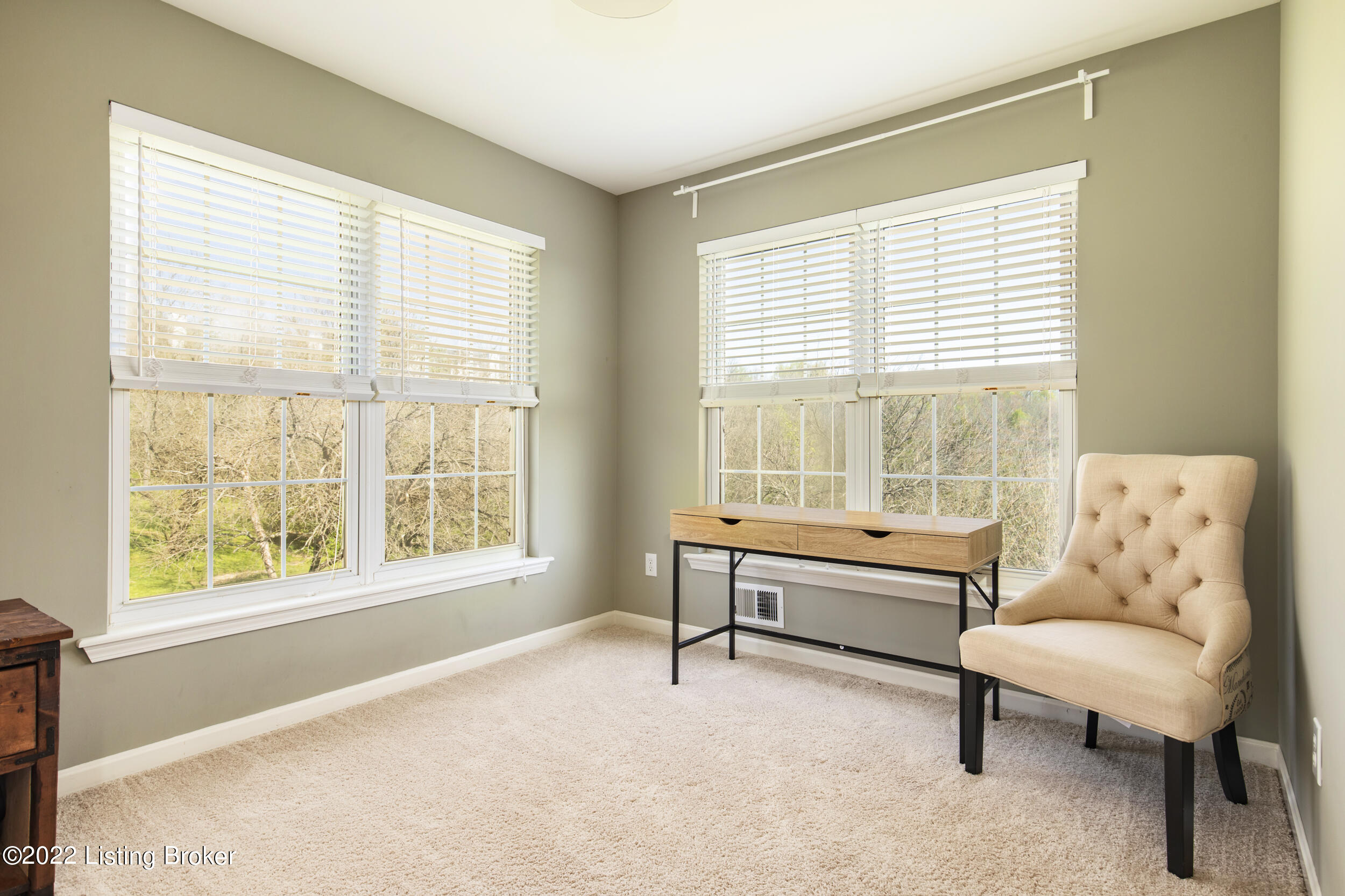 4120 Timber Ridge Road Crestwood, KY 40014 - Photo 23 of 57 25-primary BR sitting area