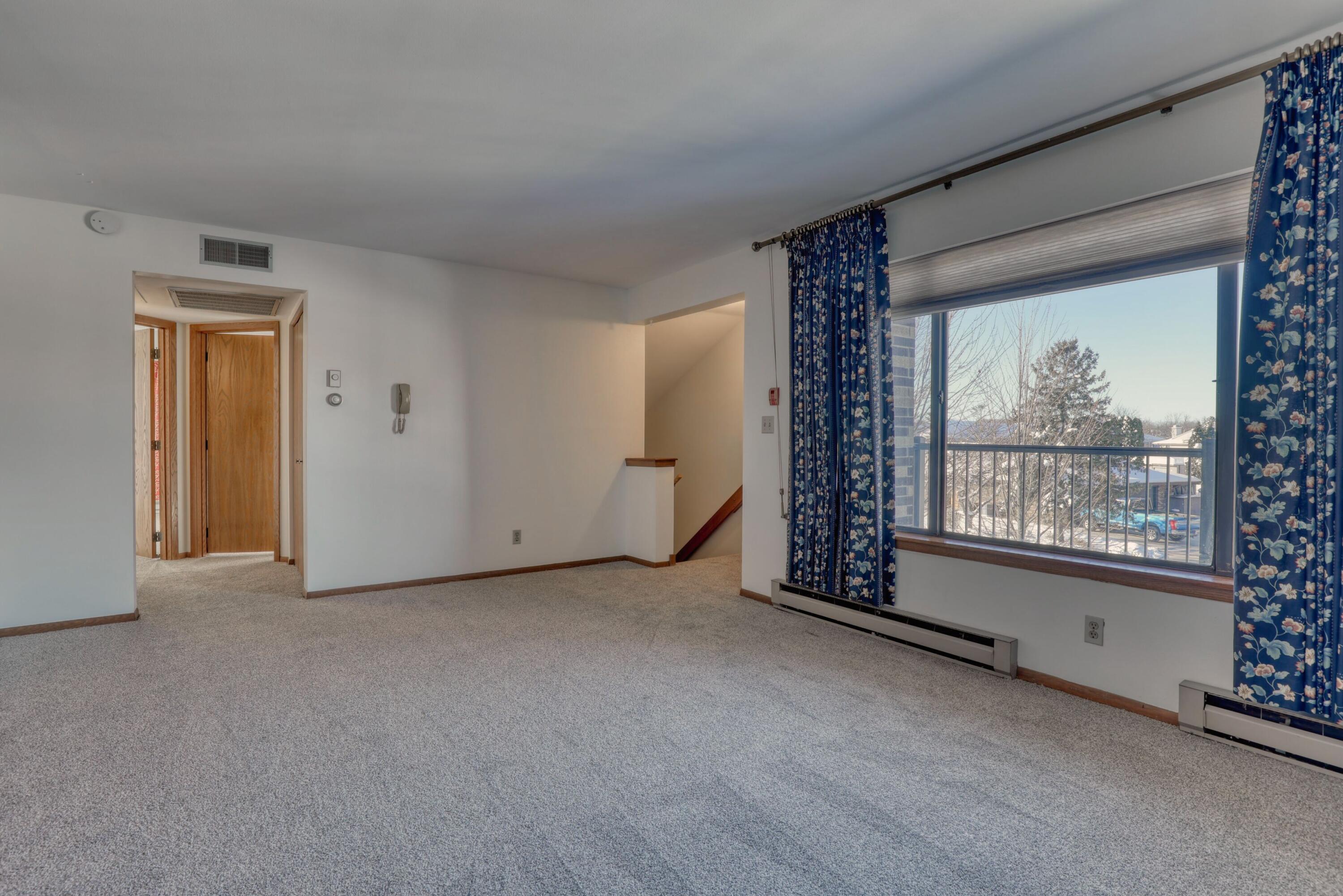 W176N9734 Riversbend Circle East Germantown, WI 53022 - Photo 2 of 27 Great room