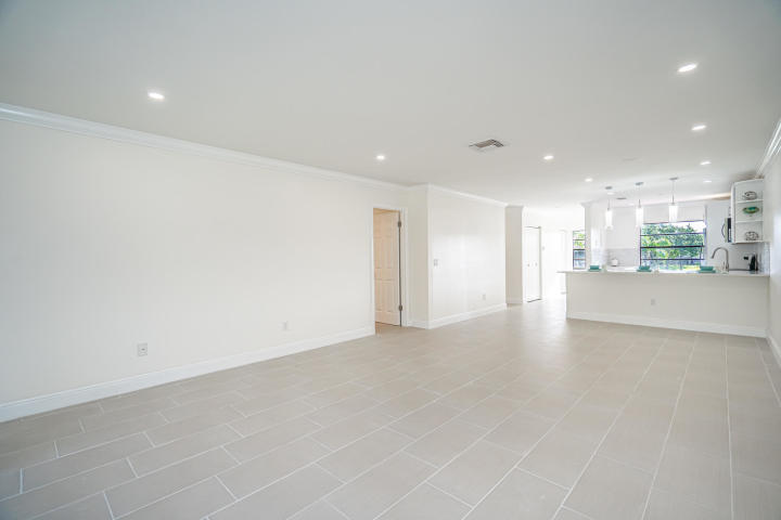 21726 Arriba Real, Unit 35F Boca Raton, FL 33433 - Photo 10 of 22 Dining Area