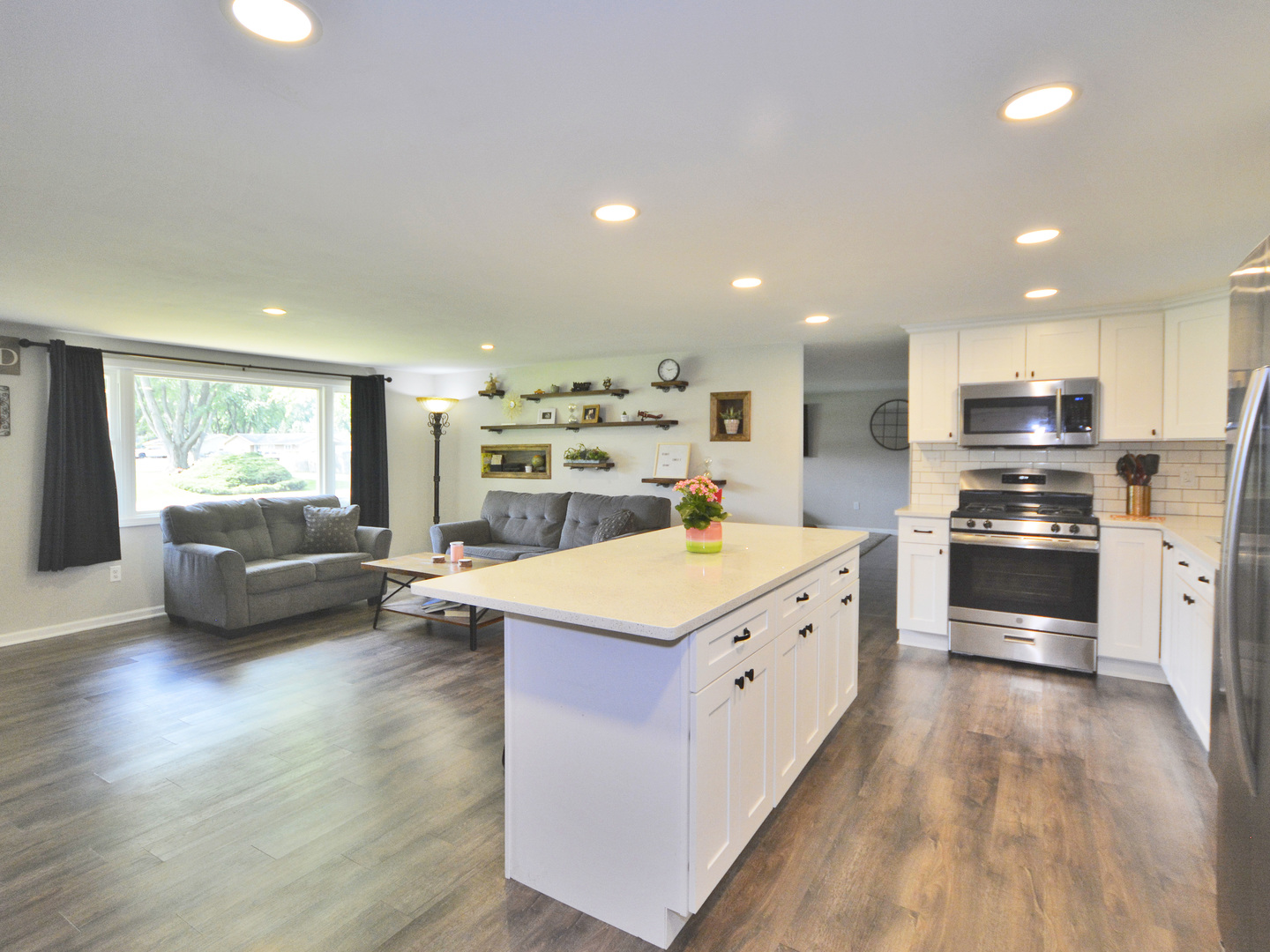 3055 Willardshire Road Joliet, IL 60431 - Photo 3 of 14 Gallery Image 3