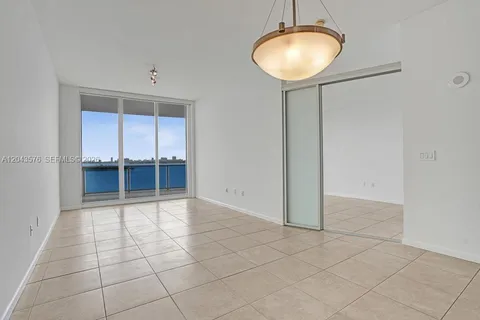 $515,000 | 725 Northeast 22nd Street, Unit 8B, Miami, FL 33137