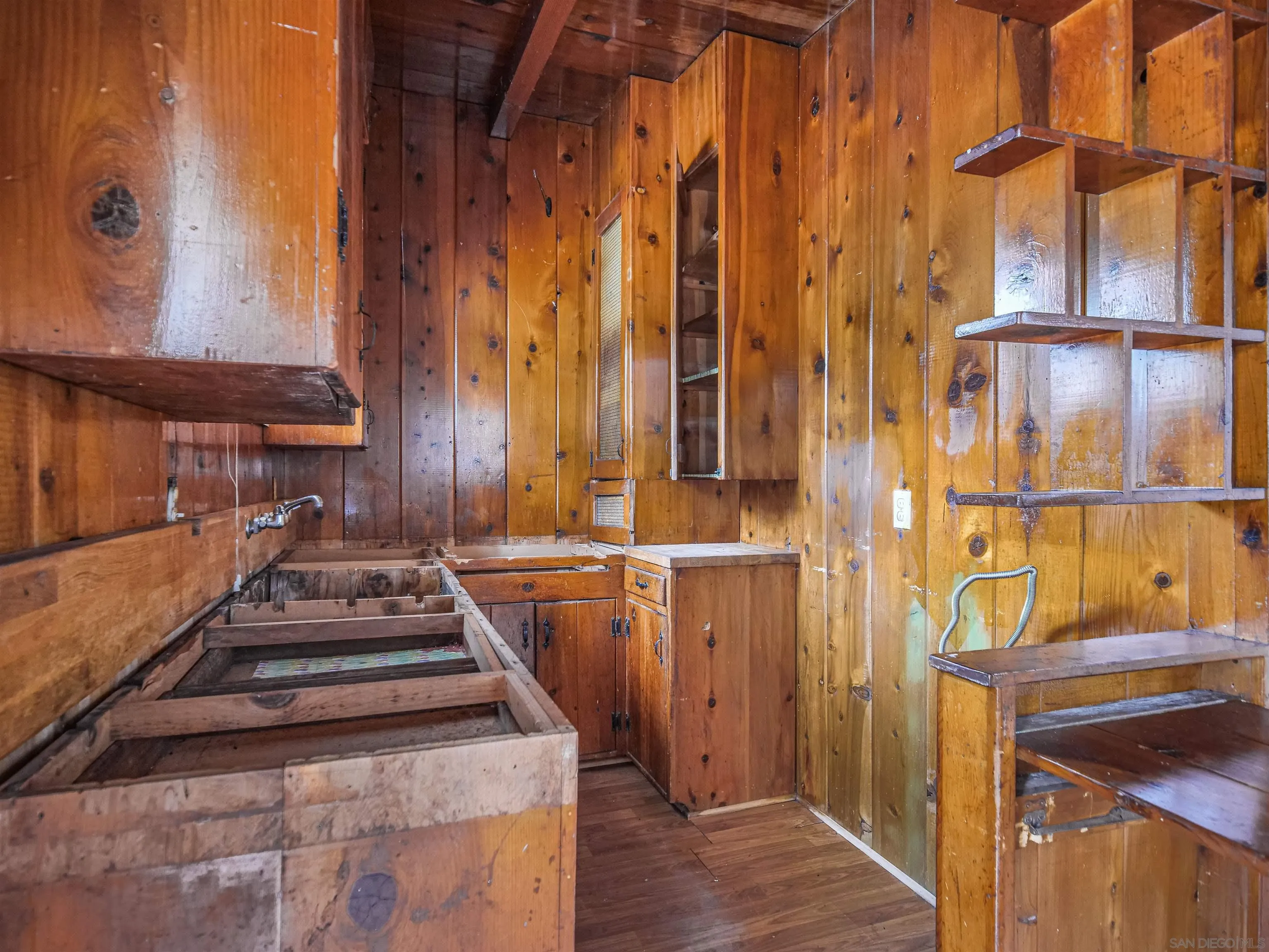 818-820 San Luis Rey Place San Diego, CA 92109 - Photo 25 of 40 a view of a walk in front of house