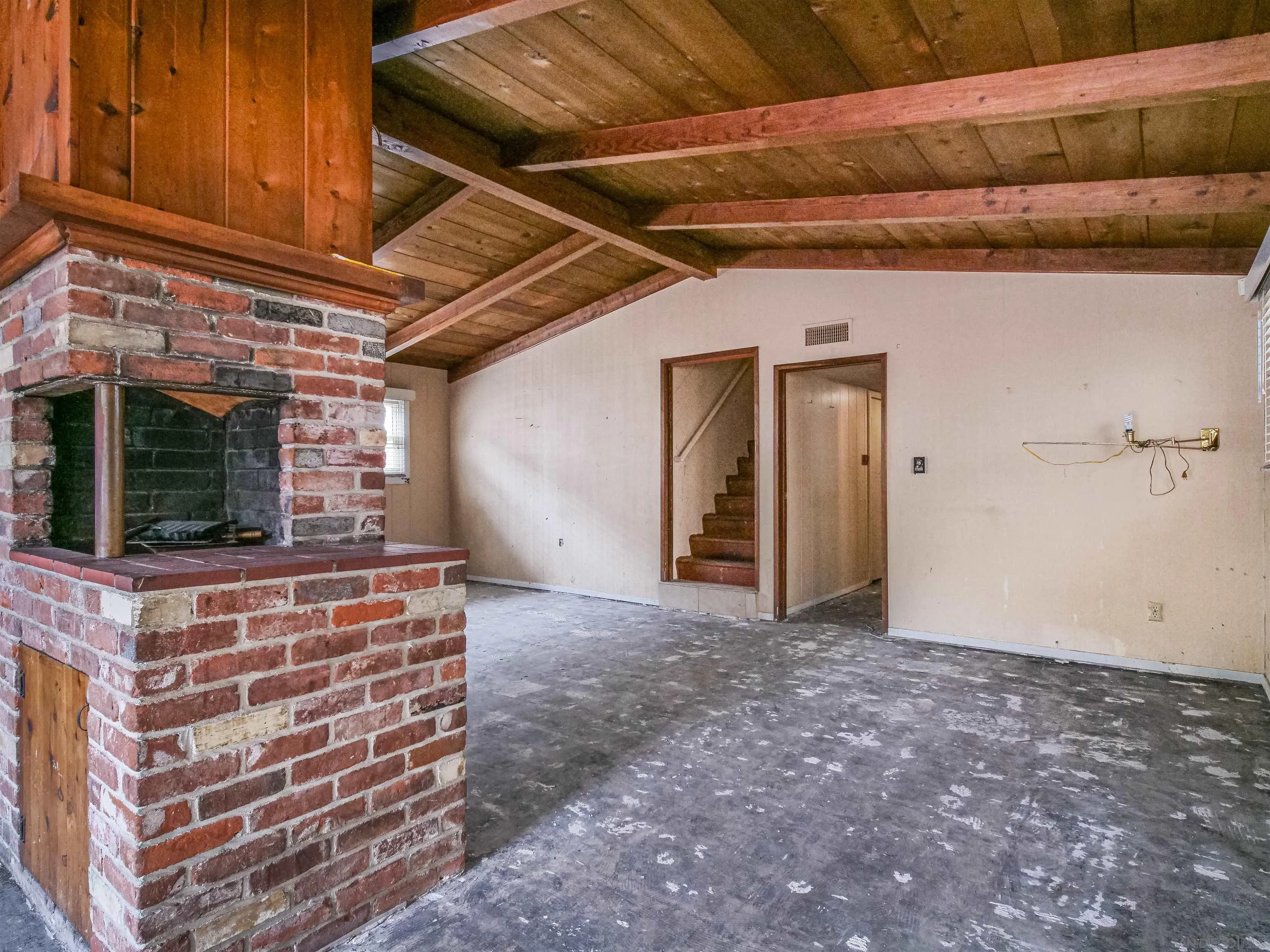 818-820 San Luis Rey Place San Diego, CA 92109 - Photo 9 of 40 a view of an entrance of the house