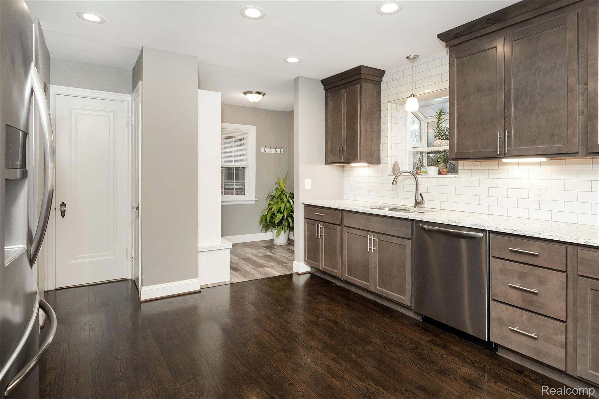 377 McMillan Road Grosse Pointe, MI 48236 - Photo 13 of 38 Kitchen to mudroom