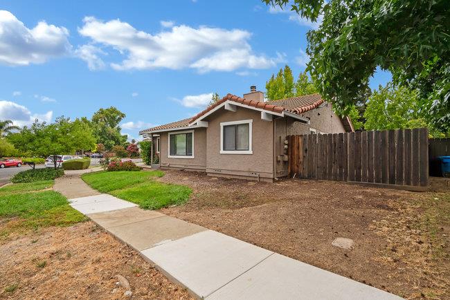 6790 Filbro Drive Gilroy, CA 95020 - Photo 38 of 42 a backyard of a house with plants and tree