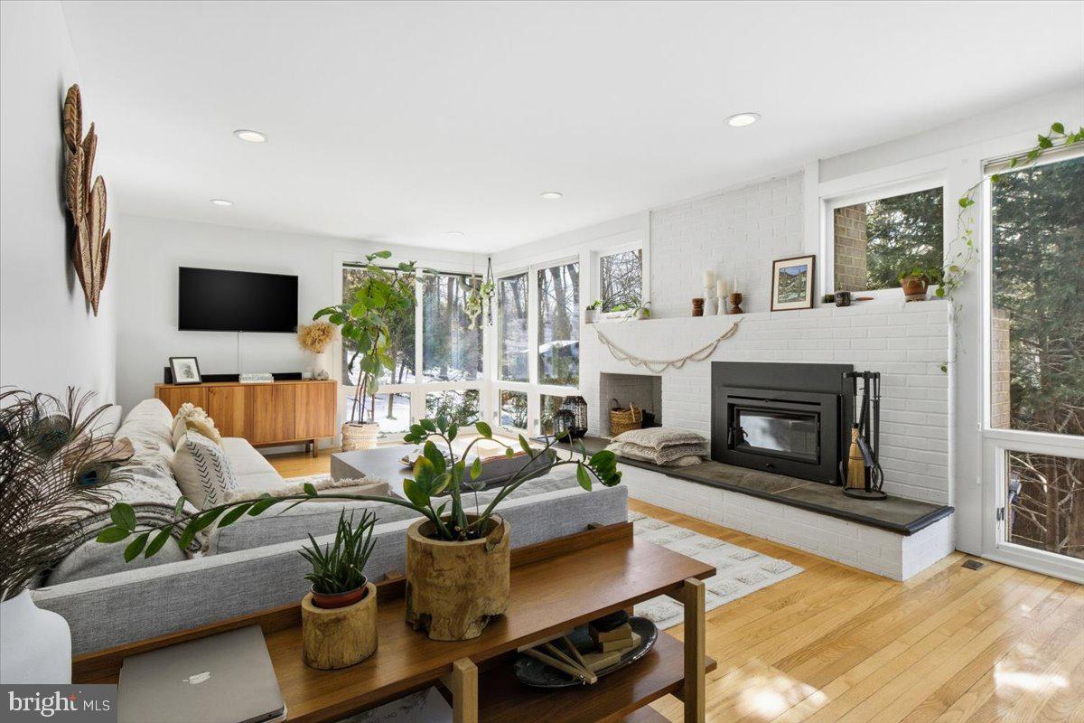 3610 Spruell Drive Silver Spring, MD 20902 - Photo 12 of 40 Living Room