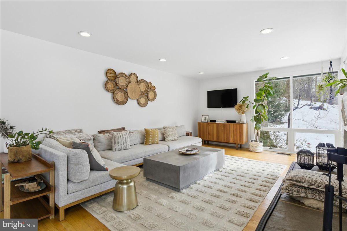 3610 Spruell Drive Silver Spring, MD 20902 - Photo 13 of 40 Living Room
