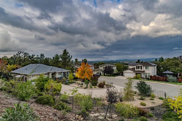 a front view of house with yard