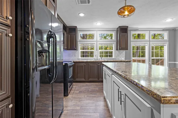 $179,900 | 141 Leaning Oak Drive, Point Blank, TX 77364