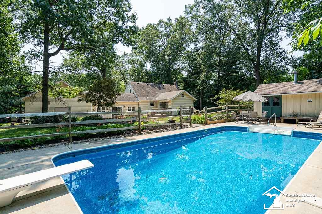4080 Smith Road Lambertville, MI 48144 - Photo 41 of 47 50047348-40.JPG